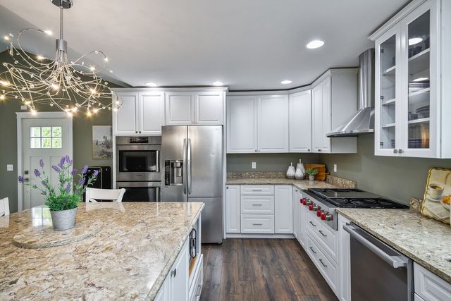 925 Churchill Drive, Naperville, IL 60563