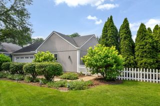 925 Churchill Drive, Naperville, IL 60563