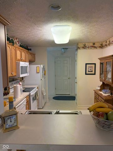 166 Lake View Court, Avon, IN 46123