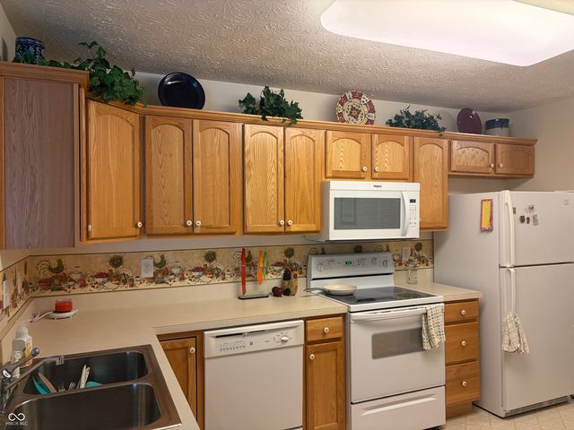 166 Lake View Court, Avon, IN 46123