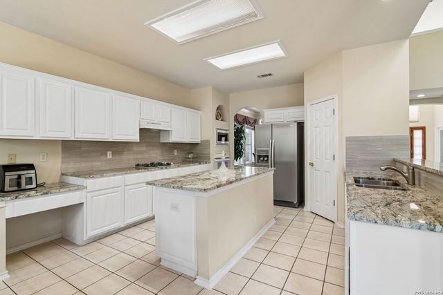 2611 Rogers Frk, San Antonio, TX 78258
