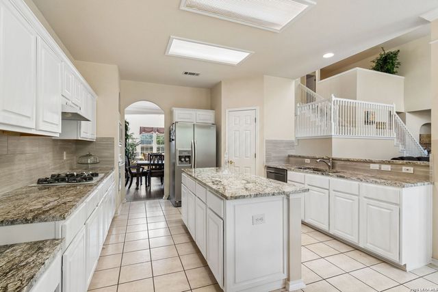 2611 Rogers Frk, San Antonio, TX 78258