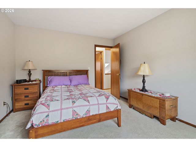 12706 Sw BARBERRY Dr, Beaverton, OR 97008