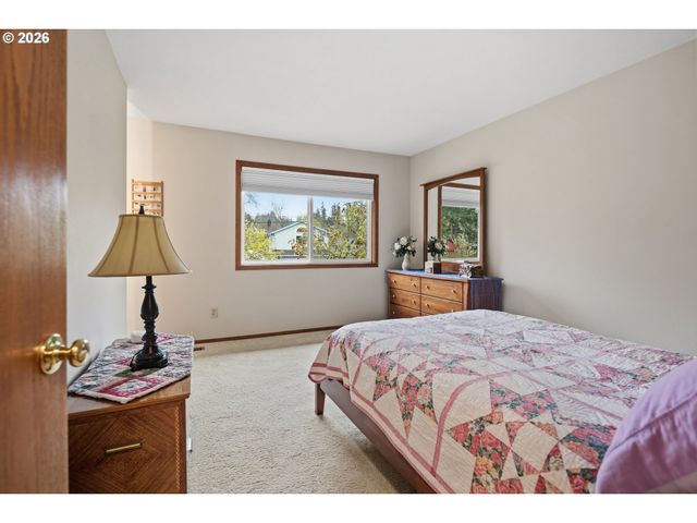 12706 Sw BARBERRY Dr, Beaverton, OR 97008