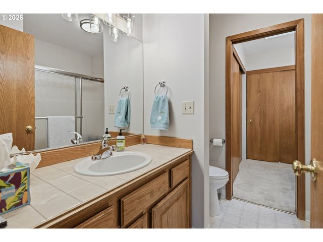 12706 Sw BARBERRY Dr, Beaverton, OR 97008