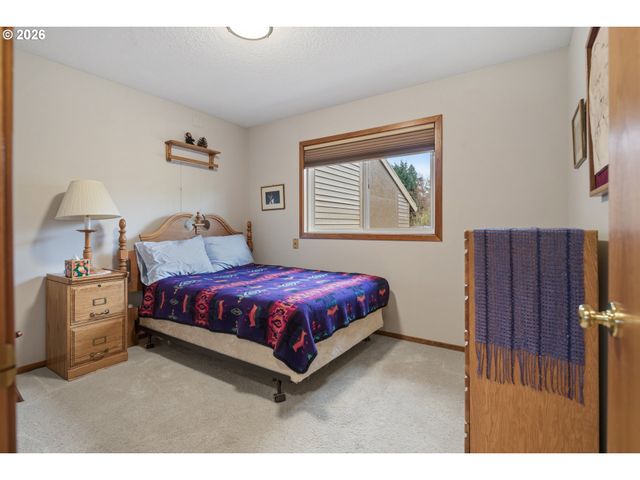 12706 Sw BARBERRY Dr, Beaverton, OR 97008