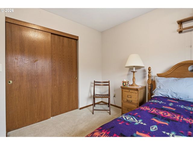 12706 Sw BARBERRY Dr, Beaverton, OR 97008