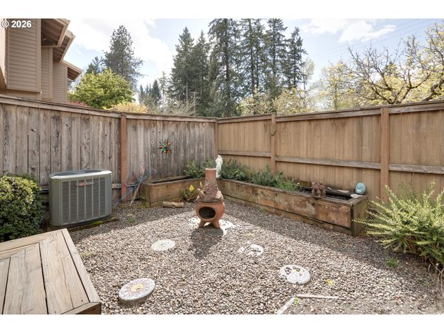 12706 Sw BARBERRY Dr, Beaverton, OR 97008