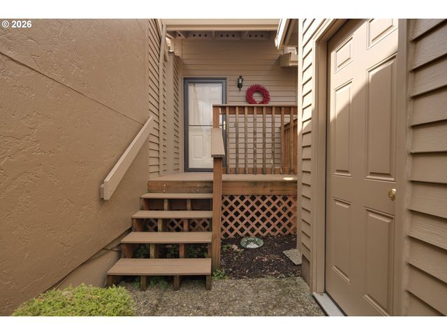 12706 Sw BARBERRY Dr, Beaverton, OR 97008