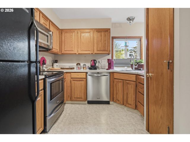 12706 Sw BARBERRY Dr, Beaverton, OR 97008