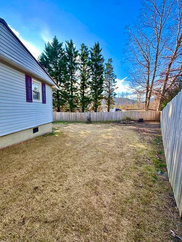 1511 Cedar ST, Clifton Forge, VA 24422