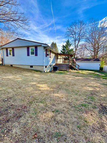 1511 Cedar ST, Clifton Forge, VA 24422