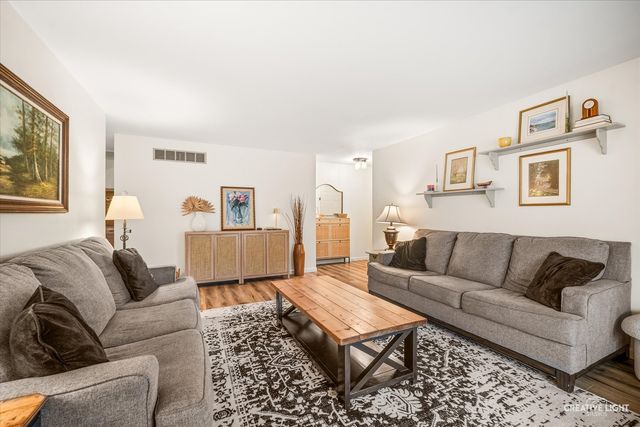 316 Old Mill Lane, Hampshire, IL 60140