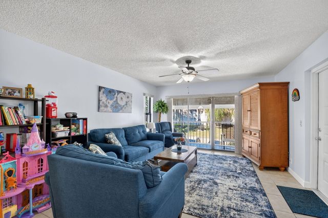 1005 Green Pine Blvd H-2, West Palm Beach, FL 33409