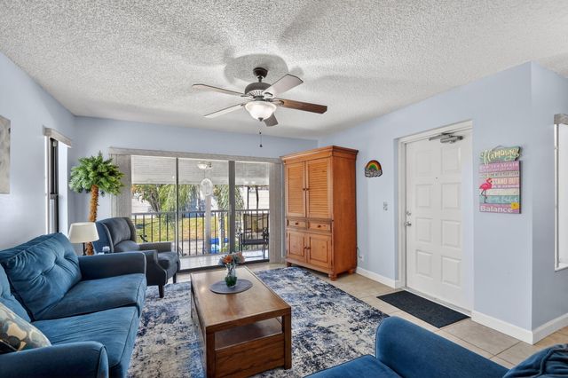 1005 Green Pine Blvd H-2, West Palm Beach, FL 33409