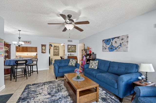 1005 Green Pine Blvd H-2, West Palm Beach, FL 33409