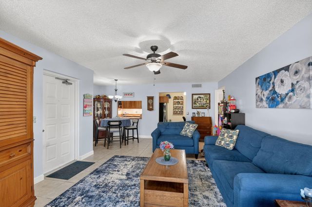 1005 Green Pine Blvd H-2, West Palm Beach, FL 33409