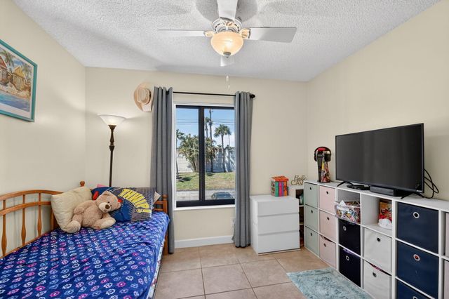 1005 Green Pine Blvd H-2, West Palm Beach, FL 33409