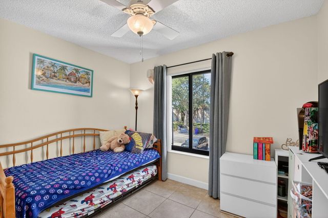 1005 Green Pine Blvd H-2, West Palm Beach, FL 33409