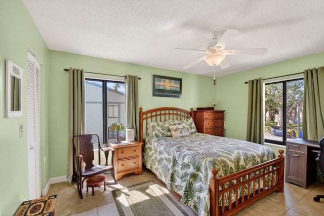 1005 Green Pine Blvd H-2, West Palm Beach, FL 33409