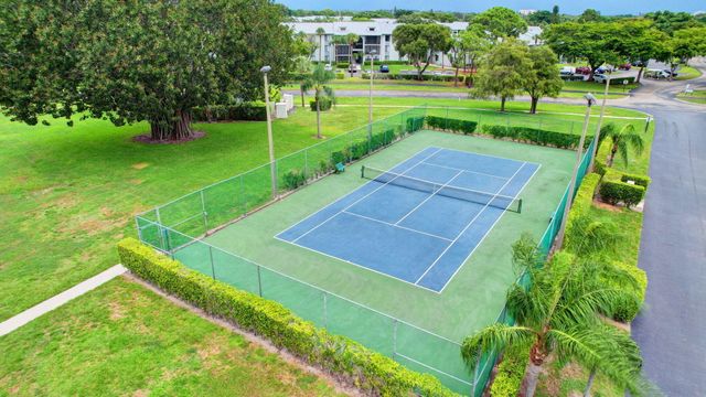 1005 Green Pine Blvd H-2, West Palm Beach, FL 33409