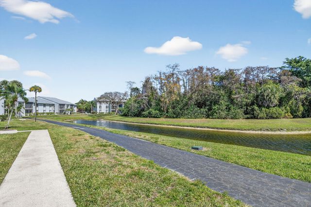 1005 Green Pine Blvd H-2, West Palm Beach, FL 33409