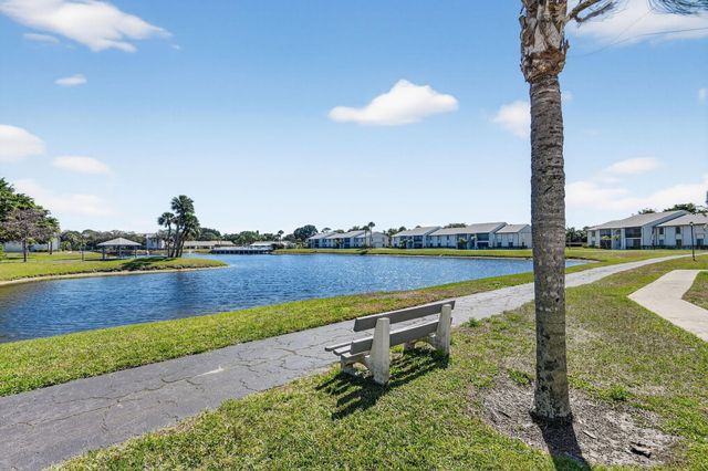 1005 Green Pine Blvd H-2, West Palm Beach, FL 33409