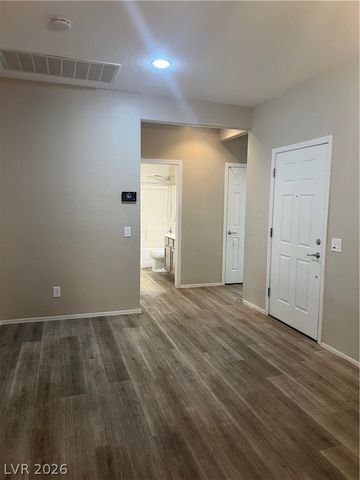 6092 Fox Creek Avenue, Las Vegas, NV 89122