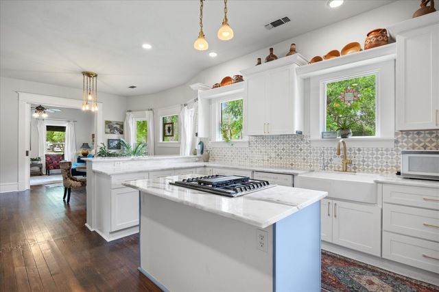 708 N Anglin Street, Cleburne, TX 76031