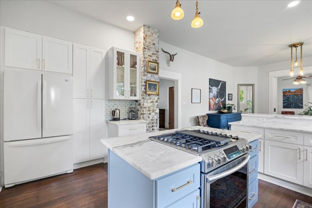 708 N Anglin Street, Cleburne, TX 76031