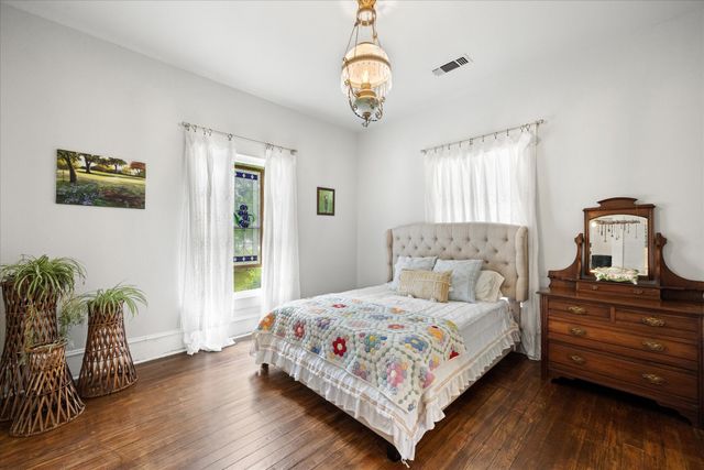 708 N Anglin Street, Cleburne, TX 76031