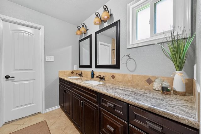 2103 Diane Street, Pinehurst, TX 77362