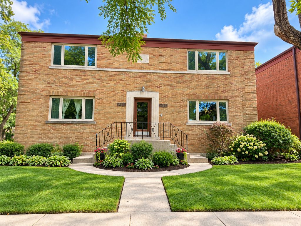 427 Edgewood Place 2N, River Forest, IL 60305