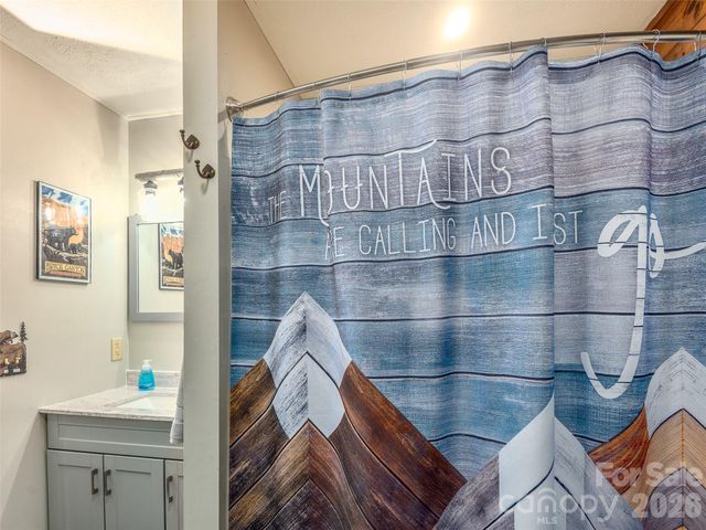 154 Cedarwood Drive, Waynesville, NC 28785