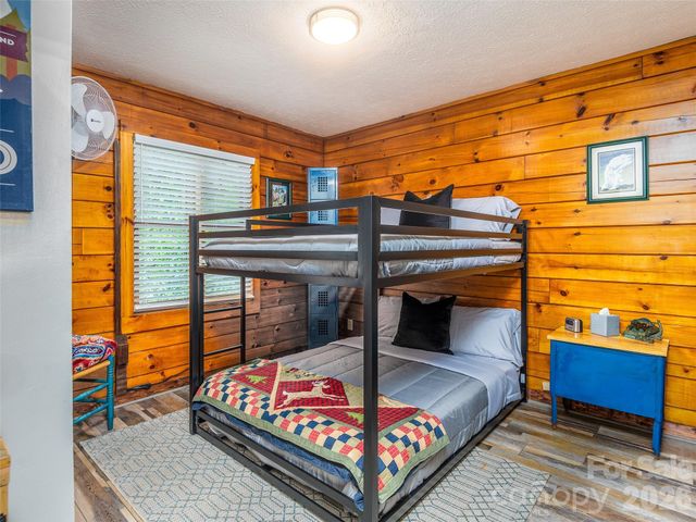 154 Cedarwood Drive, Waynesville, NC 28785