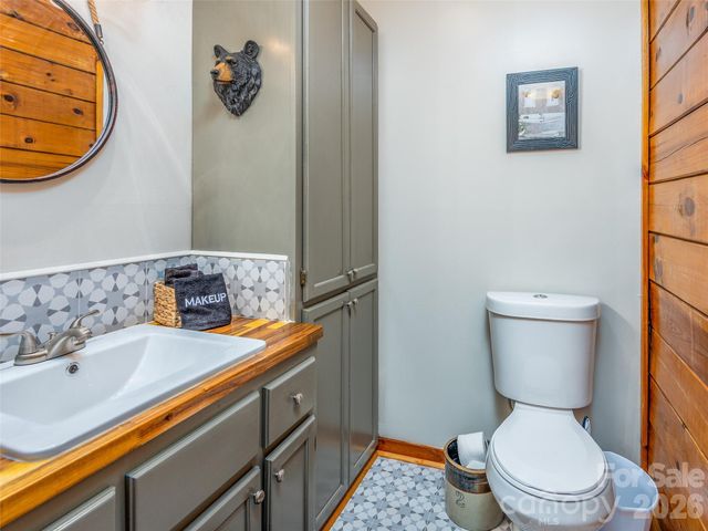 154 Cedarwood Drive, Waynesville, NC 28785