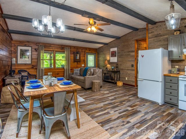 154 Cedarwood Drive, Waynesville, NC 28785