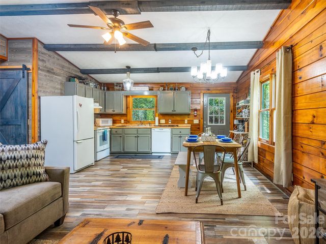 154 Cedarwood Drive, Waynesville, NC 28785