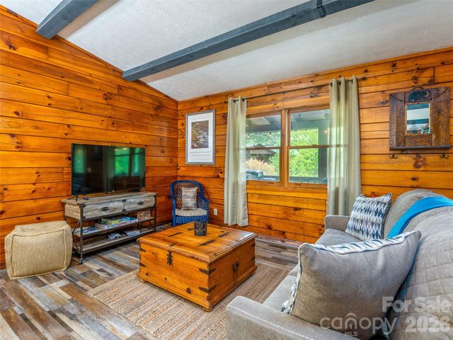154 Cedarwood Drive, Waynesville, NC 28785
