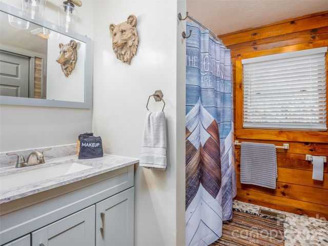 154 Cedarwood Drive, Waynesville, NC 28785