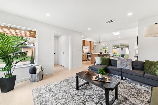 7503 Carriage DR, Austin, TX 78752