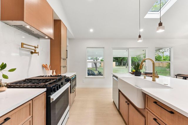 7503 Carriage DR, Austin, TX 78752