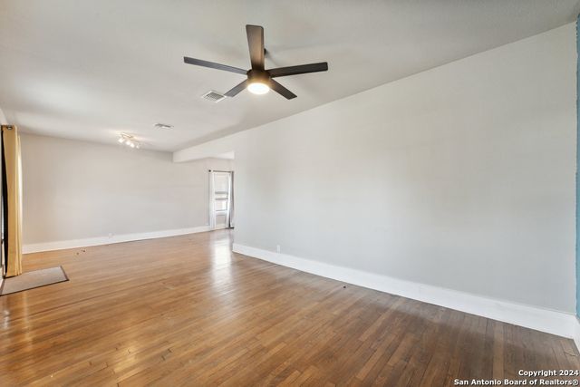 1031 SCHLEY AVE, San Antonio, TX 78210