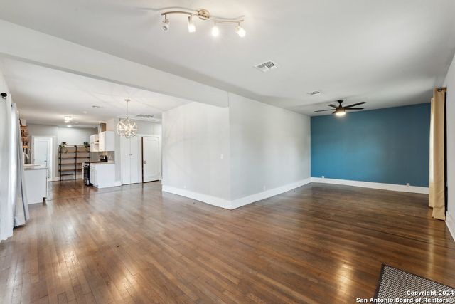 1031 SCHLEY AVE, San Antonio, TX 78210