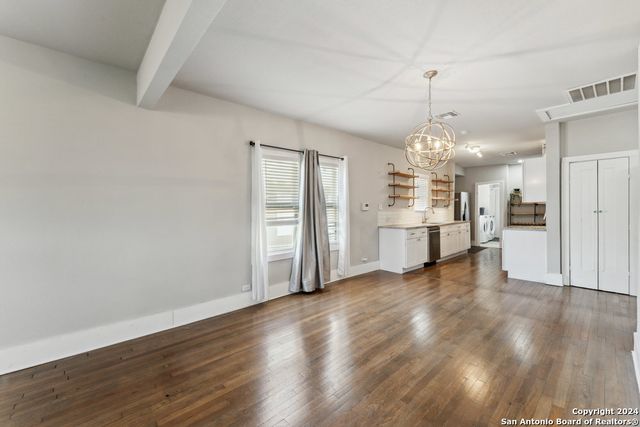 1031 SCHLEY AVE, San Antonio, TX 78210