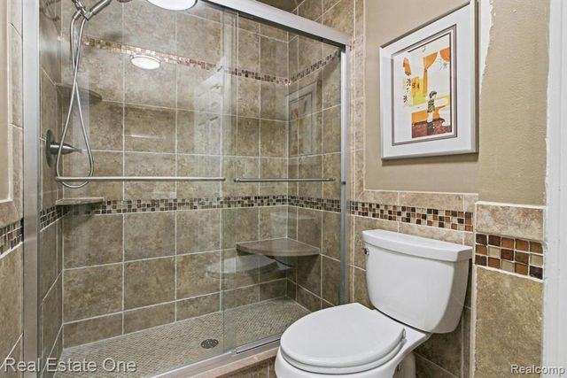 1934 Pelican Court, Troy, MI 48084