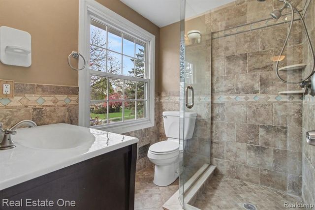 1934 Pelican Court, Troy, MI 48084