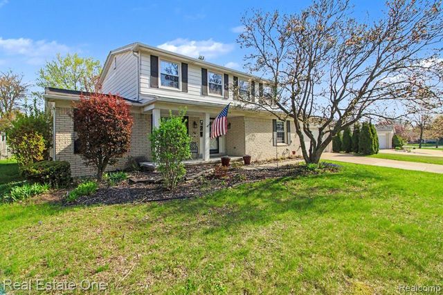 1934 Pelican Court, Troy, MI 48084