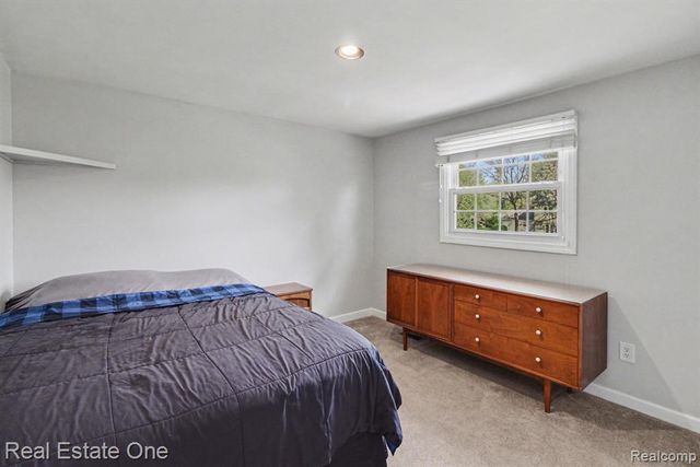 1934 Pelican Court, Troy, MI 48084