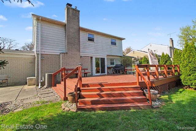 1934 Pelican Court, Troy, MI 48084